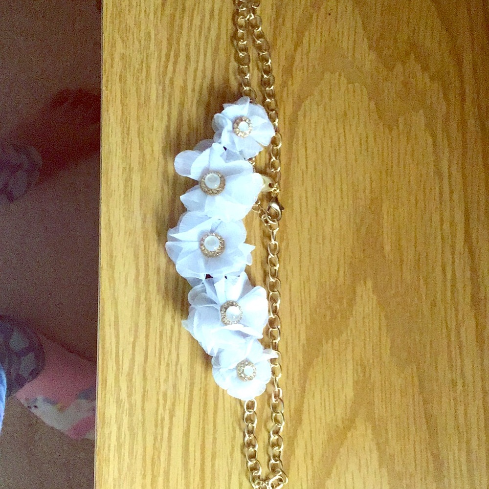 Chocker white flowers